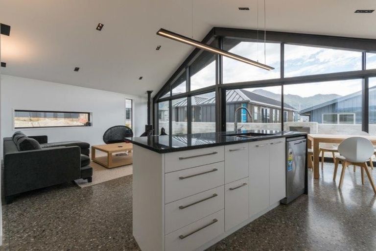Photo of property in 6 Scurr Terrace, Wanaka, 9305