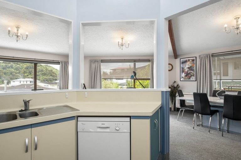 Photo of property in 6 Seaview Crescent, Picton, 7220