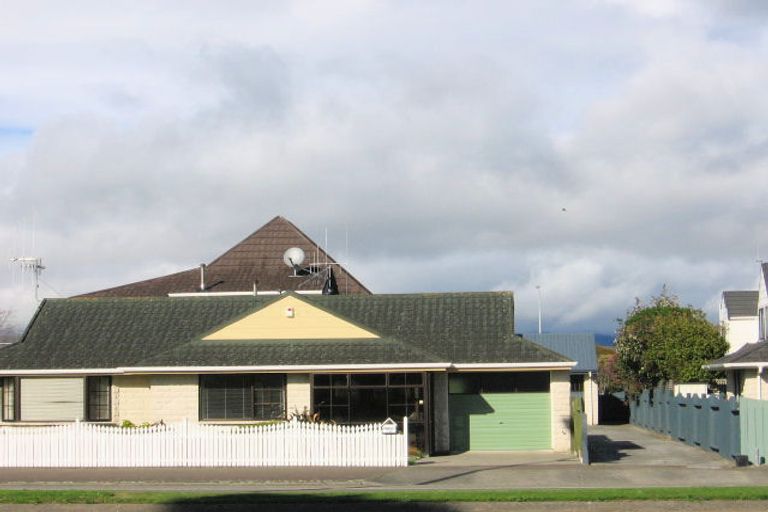 Photo of property in 726a Main Street, Palmerston North, 4414