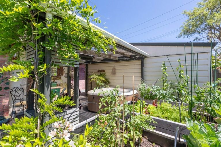 Photo of property in 2b Terminus Street, Silverstream, Upper Hutt, 5019