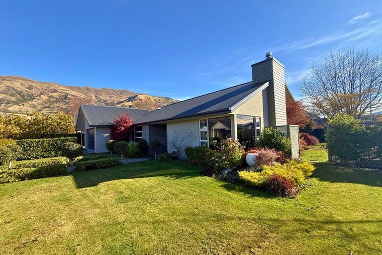 Photo of property in 28 Kelliher Drive, Wanaka, 9305