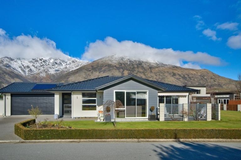 Photo of property in 10 Coburn Place, Lake Hayes, Queenstown, 9304