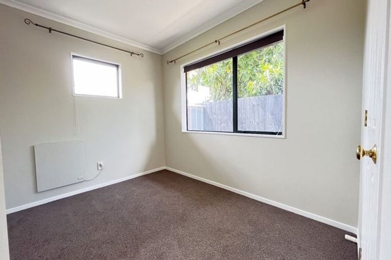 Photo of property in 20 Jade Court, Rosedale, Auckland, 0632