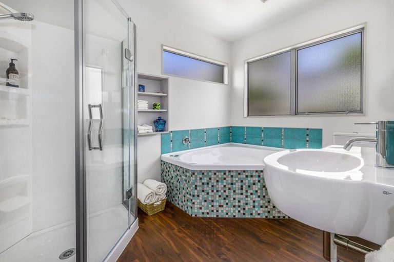 Photo of property in 12 Charlotte Way, Raumati South, Paraparaumu, 5032