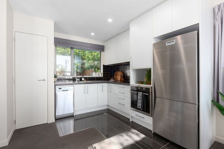 Photo of property in 30/31 Princess Terrace, Newtown, Wellington, 6021