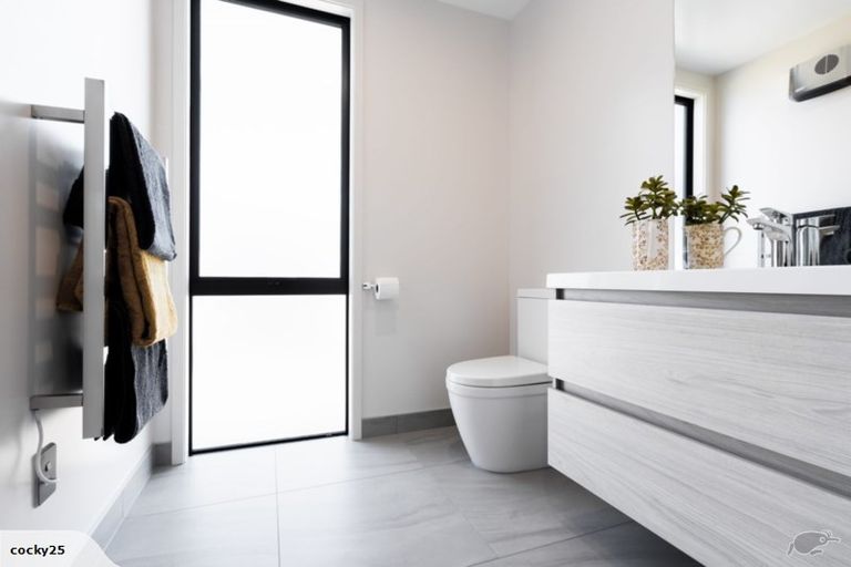 Photo of property in 40 Mount Creighton Crescent, Wanaka, 9305