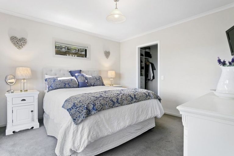 Photo of property in 34 Piro Place, Acacia Bay, Taupo, 3385