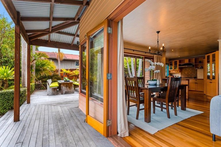 Photo of property in 31 Outlook Road, Greenhithe, Auckland, 0632