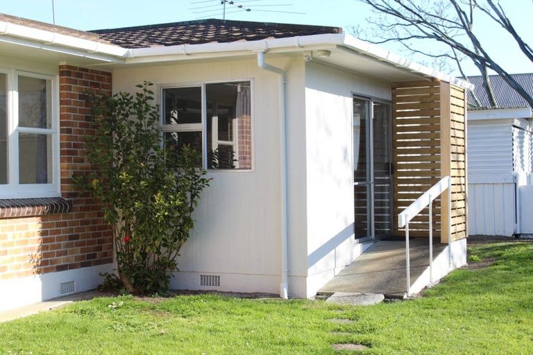 Photo of property in 5 Sutherland Crescent, Westbrook, Palmerston North, 4412