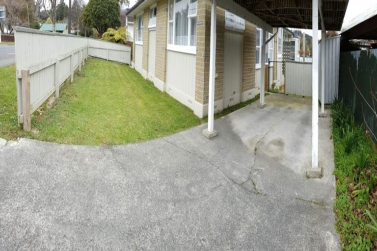 Photo of property in 1/6 Moeraki Road, Maoribank, Upper Hutt, 5018