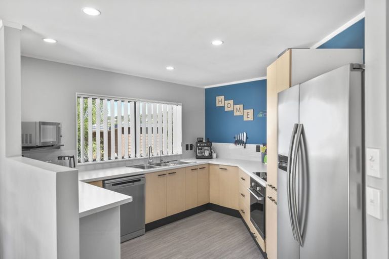 Photo of property in 96 Brian Crescent, Stanmore Bay, Whangaparaoa, 0932