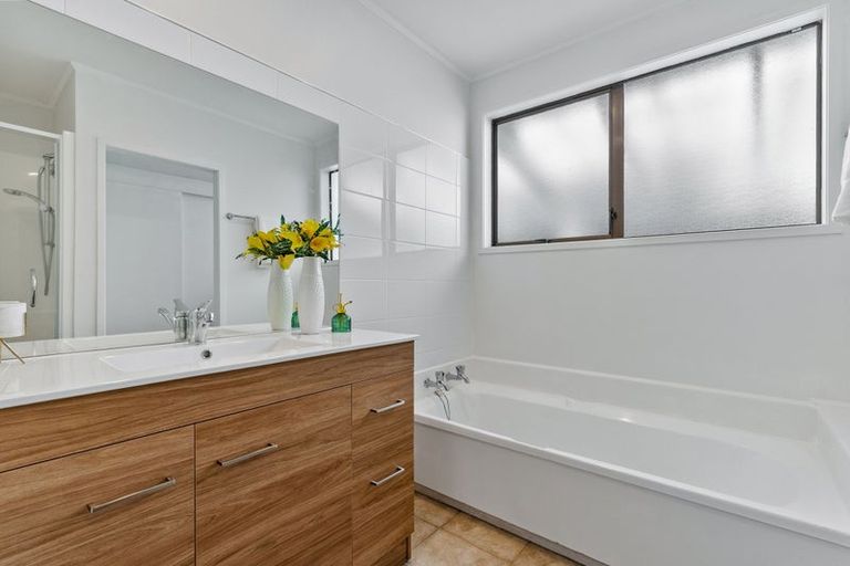 Photo of property in 56 Pemberton Avenue, Bayview, Auckland, 0629