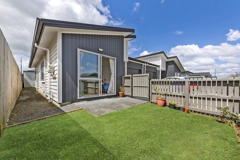 Photo of property in 13 Kapowai Boulevard, Takanini, 2112