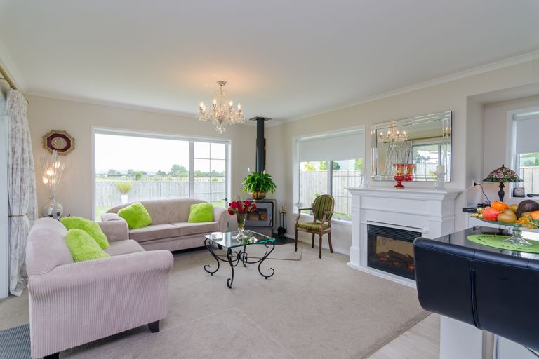 Photo of property in 10 Feist Street, Carterton, 5713