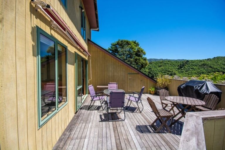 Photo of property in 27 Milton Terrace, Picton, 7220