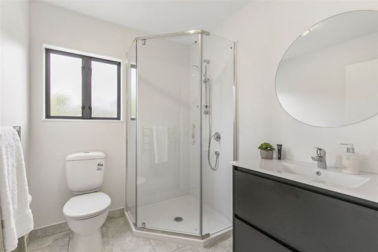 Photo of property in 2/93 Stanley Road, Glenfield, Auckland, 0629