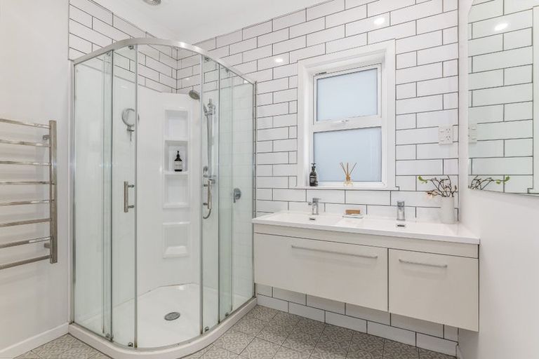 Photo of property in 3 Bell Street, Tawa, Wellington, 5028