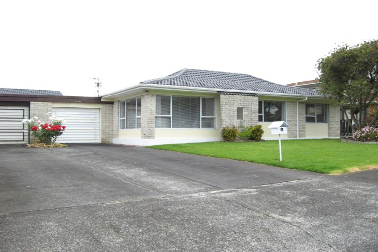 Photo of property in 2 Chipping Dale, Mangere Bridge, Auckland, 2022