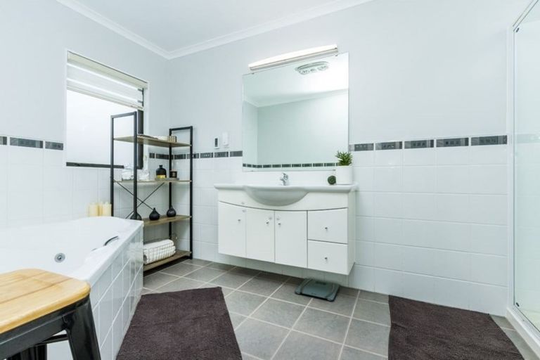 Photo of property in 6 Cutter Place, Greenhithe, Auckland, 0632