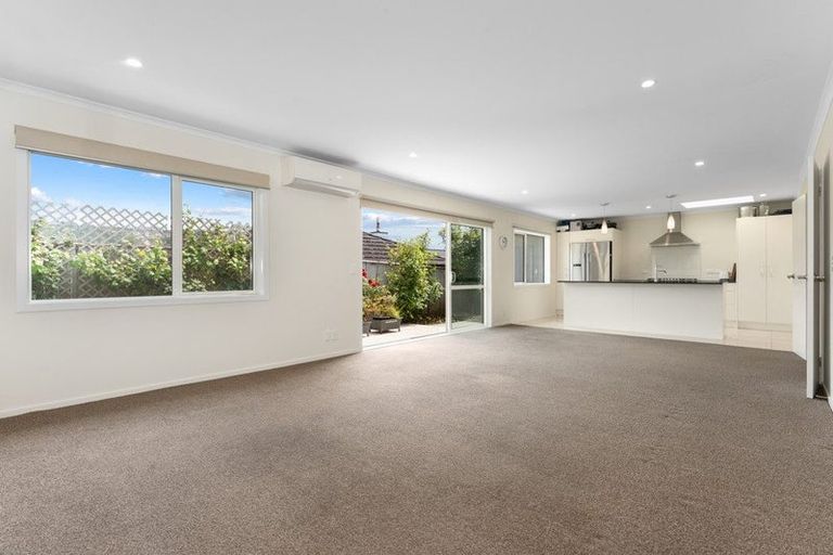 Photo of property in 15 Resolution Drive, Whitby, Porirua, 5024