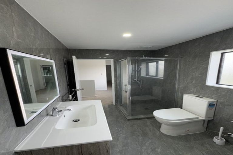 Photo of property in 466a Massey Road, Mangere East, Auckland, 2024