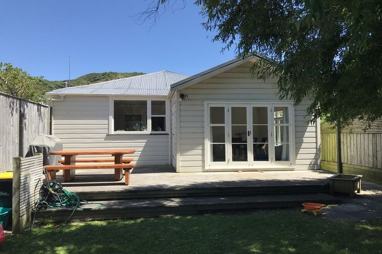 Photo of property in 47 Eden Street, Island Bay, Wellington, 6023