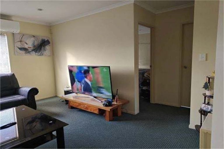 Photo of property in 19 Hercules Drive, Henderson, Auckland, 0612