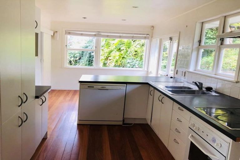 Photo of property in 61 Peach Road, Glenfield, Auckland, 0629