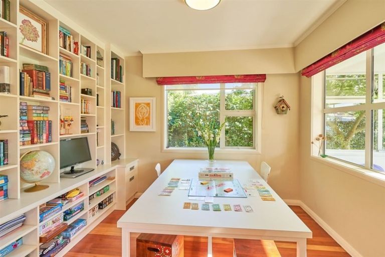 Photo of property in 34 Saint Albans Avenue, Hokowhitu, Palmerston North, 4410