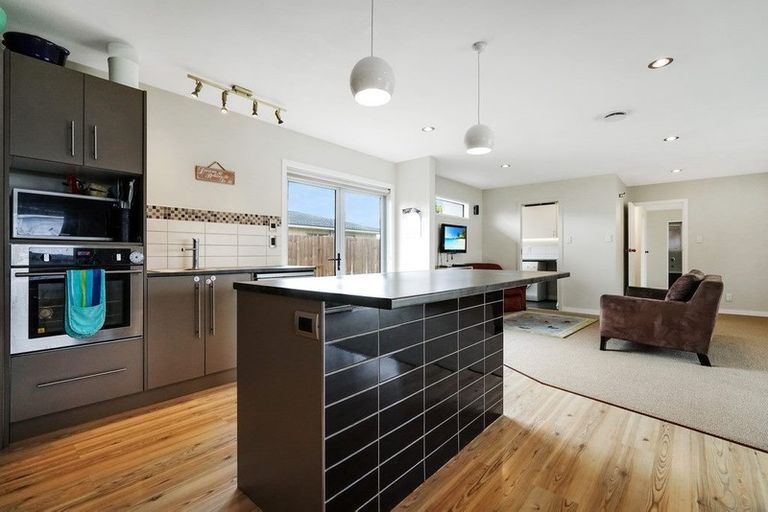 Photo of property in 1/17a Tawa Road, Te Atatu Peninsula, Auckland, 0610