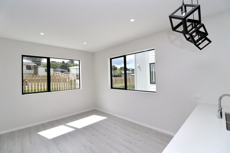 Photo of property in 127 Oreil Avenue, West Harbour, Auckland, 0618