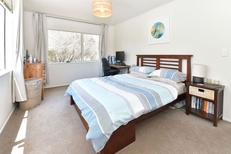 Photo of property in 2/18 Ellenbury Place, Stanmore Bay, Whangaparaoa, 0932