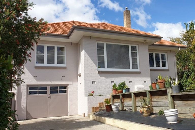 Photo of property in 6 Tarbett Road, Hillcrest, Hamilton, 3216