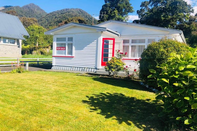 Photo of property in 7 Main Road, Fox Glacier, 7886