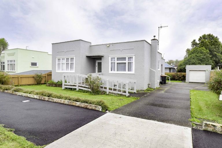 Photo of property in 33 Rewa Street, Takaro, Palmerston North, 4412