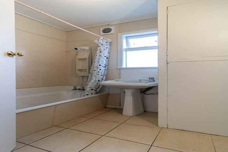 Photo of property in 1/78 Seaview Road, Castor Bay, Auckland, 0620