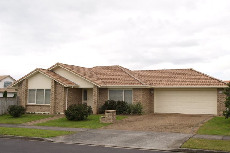 Photo of property in 2 Trovare Place, Golflands, Auckland, 2013
