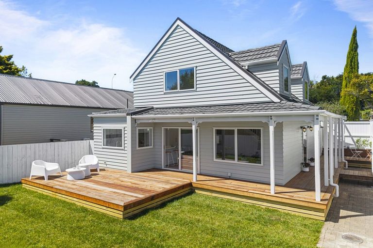 Photo of property in 1/31 Oteha Valley Road, Northcross, Auckland, 0632