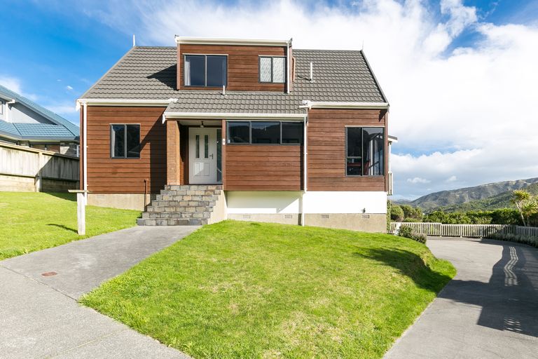 Photo of property in 9 Kapil Grove, Khandallah, Wellington, 6035