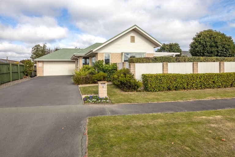 Photo of property in 10 Harrys Way, Redwood, Christchurch, 8051