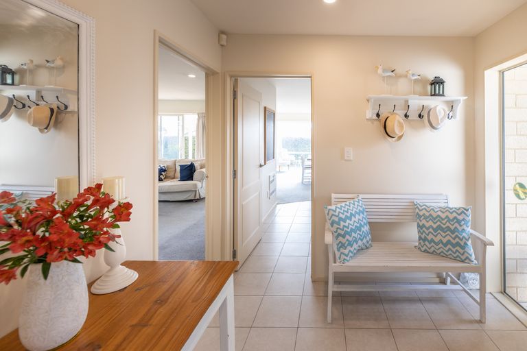 Photo of property in 10 Harrys Way, Redwood, Christchurch, 8051