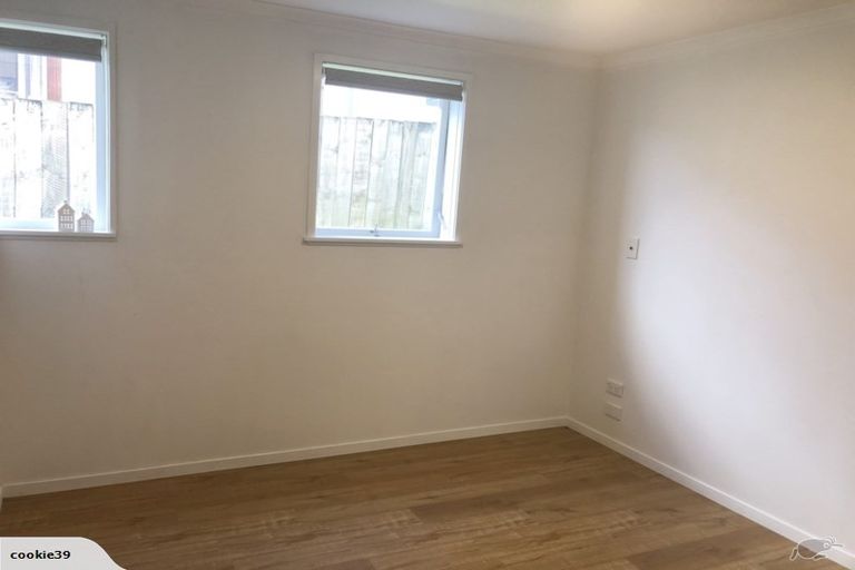 Photo of property in 1/90 Pupuke Road, Hillcrest, Auckland, 0627