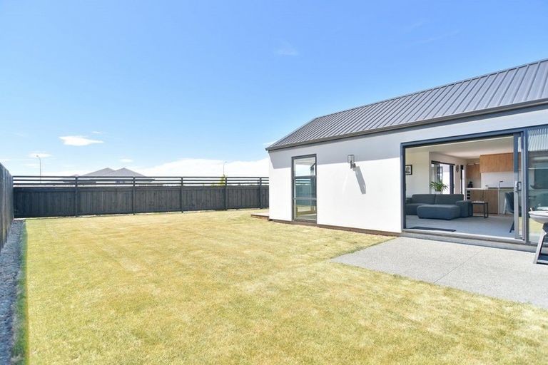 Photo of property in 17 Angus Place, Rangiora, 7400