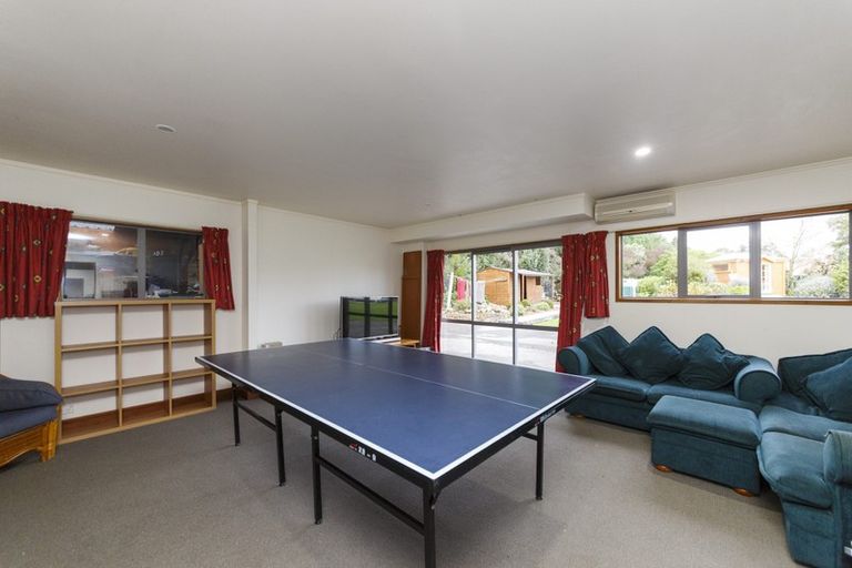 Photo of property in 60 Waicola Drive, Fitzherbert, Palmerston North, 4471