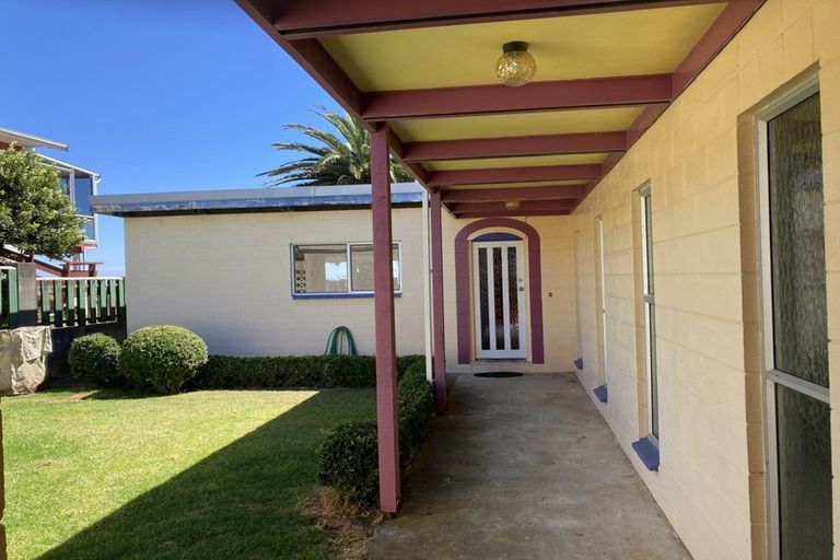 Photo of property in 42 Hume Street, Waitara, 4320