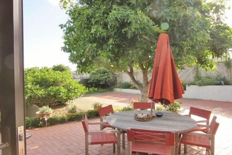 Photo of property in 20 Exploration Way, Whitby, Porirua, 5024