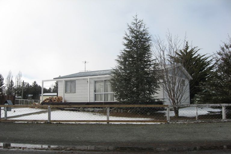 Photo of property in 18 Hunter Crescent, Twizel, 7901