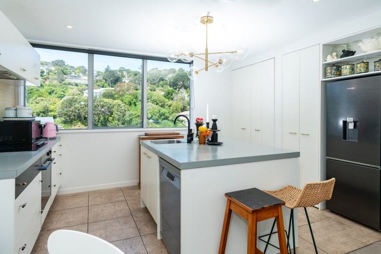 Photo of property in 11 Tiketike Way, Brooklyn, Wellington, 6021