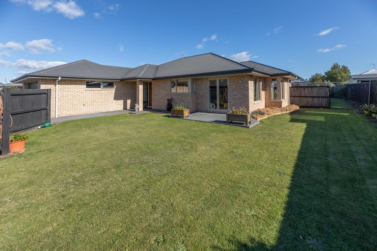 Photo of property in 13 Parkinson Place, Woodend, 7610