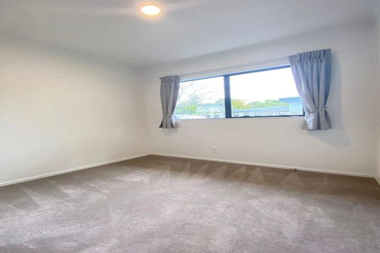 Photo of property in 2/73 Bond Crescent, Forrest Hill, Auckland, 0620